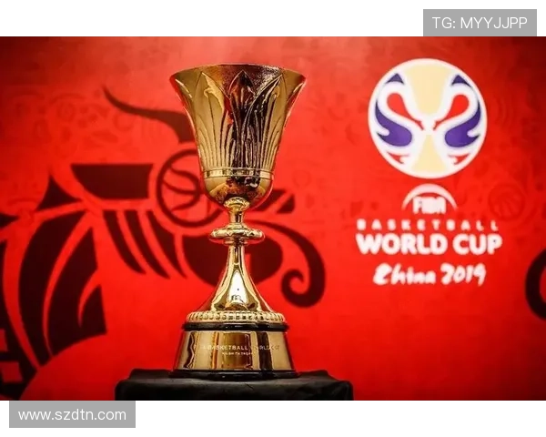 世界杯奖杯巡展伯纳乌卡洛斯